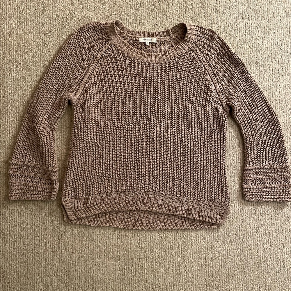 This is as beige Madewell sweater. Size small. Rarely worn and very cozy.